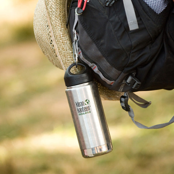 steel-s-biner-3-w5 carabiner_steel_bottle_backpack_lifestyle_dd4fef2d-f5d2-4f32-ac05-c706bd6b518e.jpg