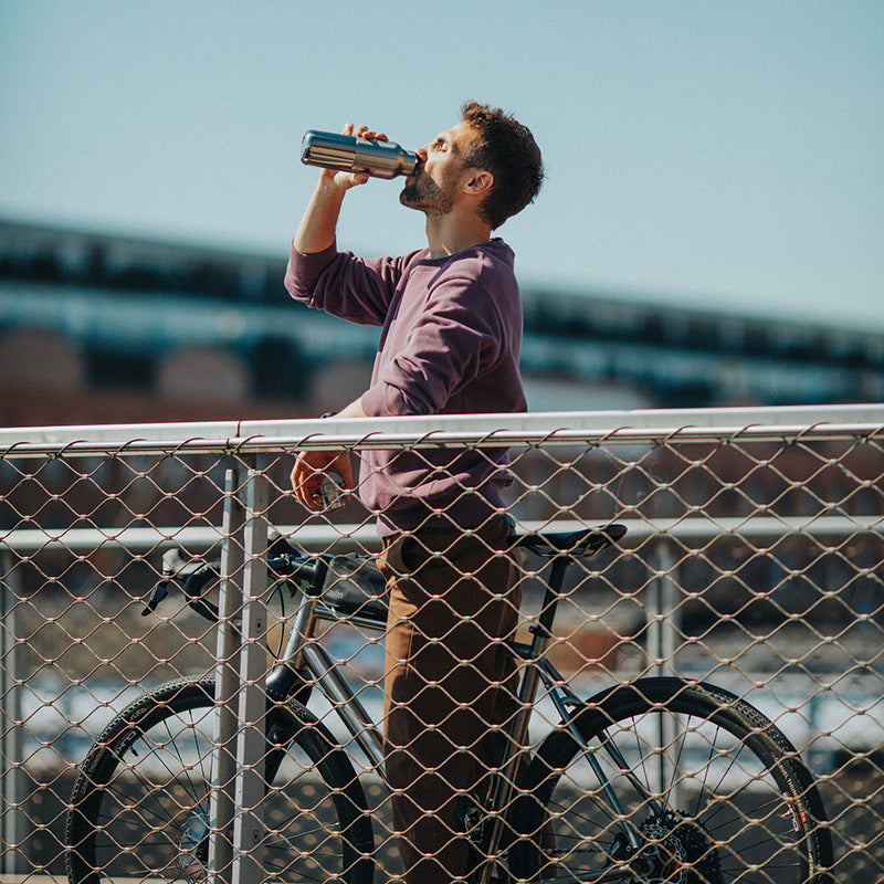 20oz-rise-reflect-with-bamboo-cap-m5 16oz_rise_reflect_man_bike_square.jpg