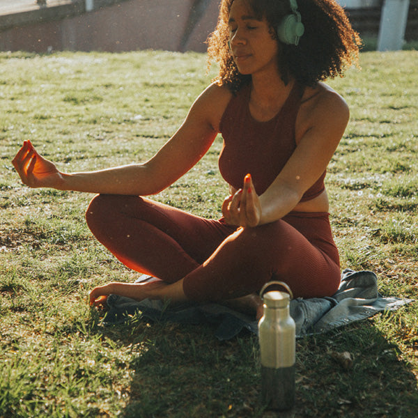 16oz-rise-reflect-with-bamboo-cap-t7 16oz_rise_reflect_yoga_park_headphones_square.jpg