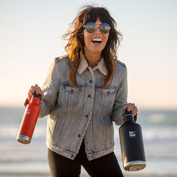 64oz-classic-with-loop-cap-b3 64oz_insulated_classic_black_beach_smile_square.jpg