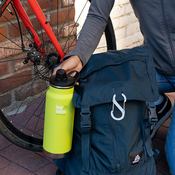 tkwide-chug-cap-x0 K32TKWSSL-JP-Bottle-Biking-Chug-Cap-lifestyle.jpg